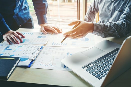 Mit KI generiertes Bild: Beispiel für fragmentierte Daten